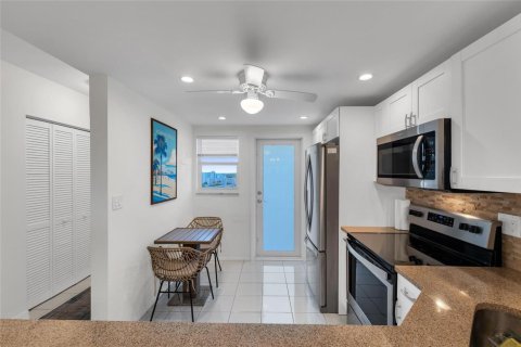 Condo in Pompano Beach, Florida, 2 bedrooms  № 2182353 - photo 27