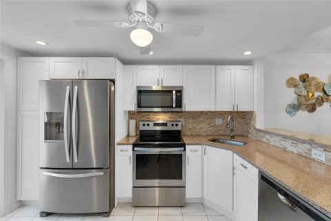 Condo in Pompano Beach, Florida, 2 bedrooms  № 2182353 - photo 28