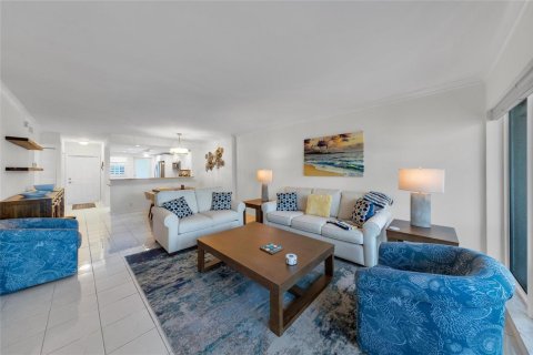 Condo in Pompano Beach, Florida, 2 bedrooms  № 2182353 - photo 24