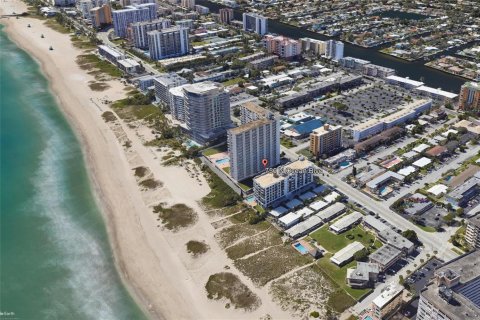 Condo in Pompano Beach, Florida, 2 bedrooms  № 2182353 - photo 2