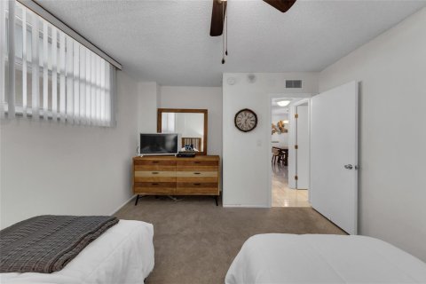 Condo in Pompano Beach, Florida, 2 bedrooms  № 2182353 - photo 15