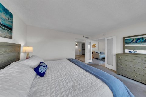 Condo in Pompano Beach, Florida, 2 bedrooms  № 2182353 - photo 12