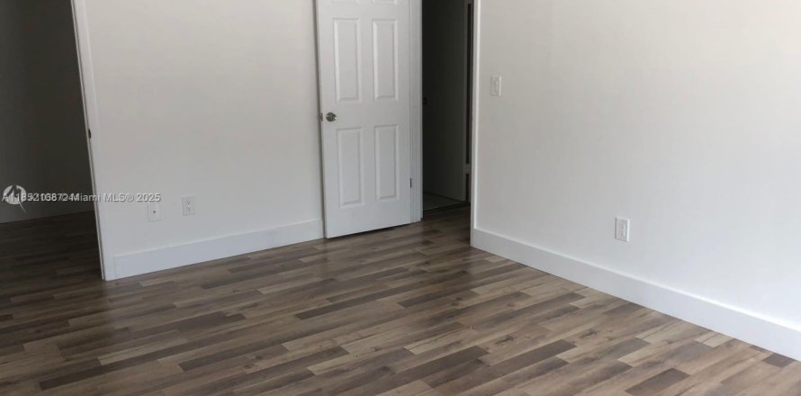 Таунхаус в Хомстед, Флорида 2 спальни, 100.71м2 № 1858744