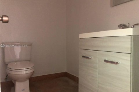 Снять в аренду таунхаус в Хомстед, Флорида 2 спальни, 100.71м2, № 1858744 - фото 3