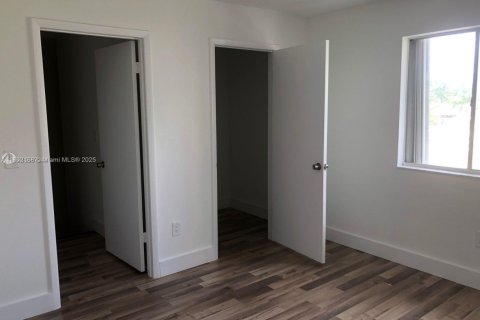 Снять в аренду таунхаус в Хомстед, Флорида 2 спальни, 100.71м2, № 1858744 - фото 6