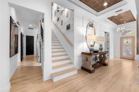 House in Tampa, Florida 5 bedrooms, 365.38 sq.m. № 2391606 - photo 5