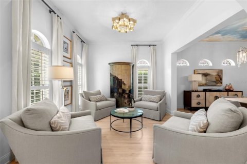 House in Tampa, Florida 5 bedrooms, 365.38 sq.m. № 2391606 - photo 4