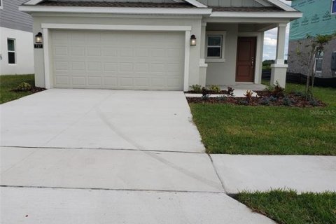 House in Winter Haven, Florida 3 bedrooms, 133.04 sq.m. № 1810612 - photo 1