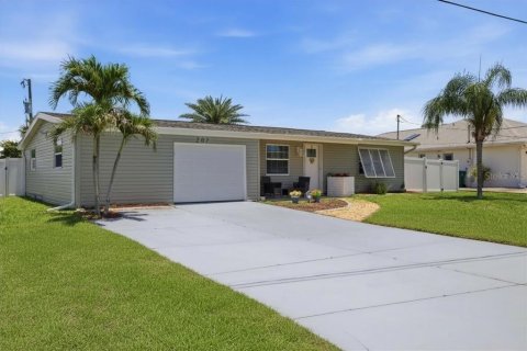 Casa en Port Charlotte, Florida 3 dormitorios, 130.06 m2 № 2211599