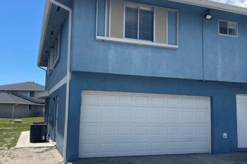 Condominio en alquiler en Mangonia Park, Florida, 2 dormitorios, 91.04 m2 № 1185386 - foto 1