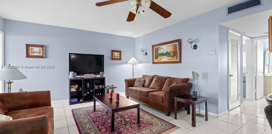 Condominio en Hollywood, Florida, 2 dormitorios № 1935203