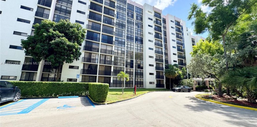 Condo à Sunny Isles Beach, Floride, 3 chambres № 1887512