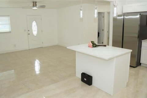 House in Tampa, Florida 3 bedrooms, 102.19 sq.m. № 1822487 - photo 6
