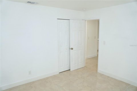 House in Tampa, Florida 3 bedrooms, 102.19 sq.m. № 1822487 - photo 11