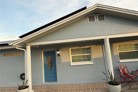 House in Tampa, Florida 3 bedrooms, 102.19 sq.m. № 1822487 - photo 1
