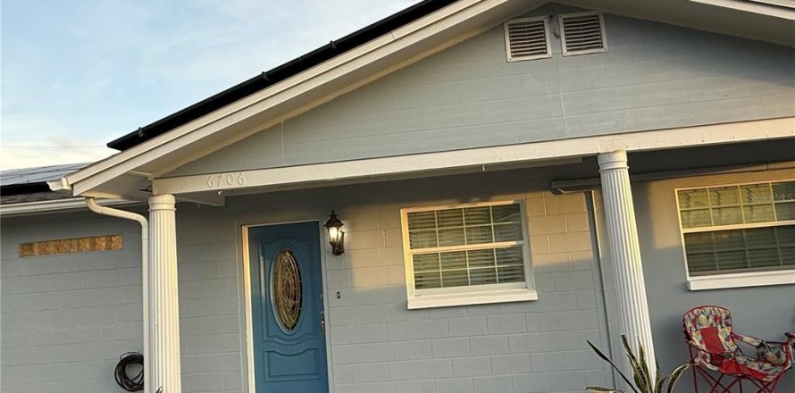 House in Tampa, Florida 3 bedrooms, 102.19 sq.m. № 1822487
