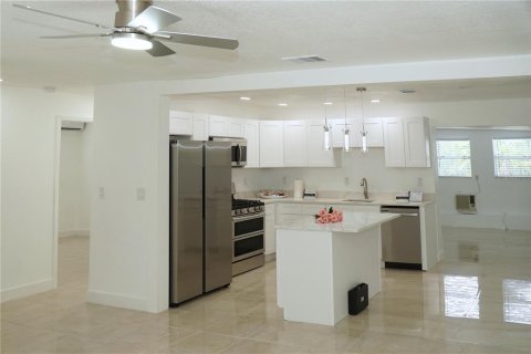 House in Tampa, Florida 3 bedrooms, 102.19 sq.m. № 1822487 - photo 4