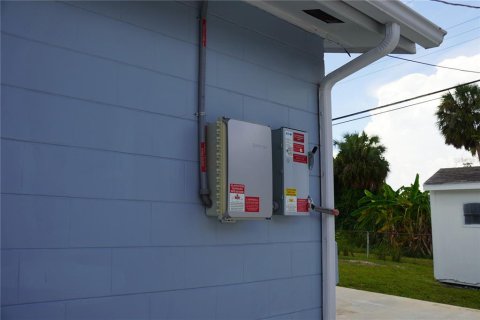 House in Tampa, Florida 3 bedrooms, 102.19 sq.m. № 1822487 - photo 3