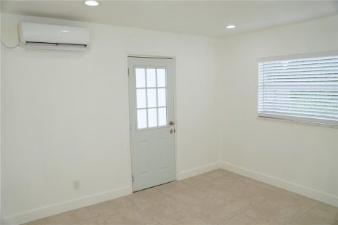 House in Tampa, Florida 3 bedrooms, 102.19 sq.m. № 1822487 - photo 14