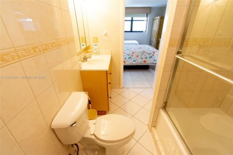 Снять в аренду кондоминиум в Майами-Бич, Флорида 2 спальни, 83.8м2, № 1987936 - фото 14