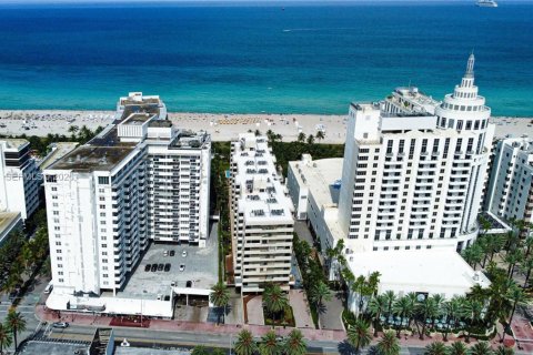 Снять в аренду кондоминиум в Майами-Бич, Флорида 2 спальни, 83.8м2, № 1987936 - фото 2