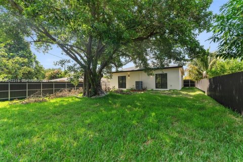 Villa ou maison à louer à Miami, Floride: 4 chambres, 165.92 m2 № 2076191 - photo 11