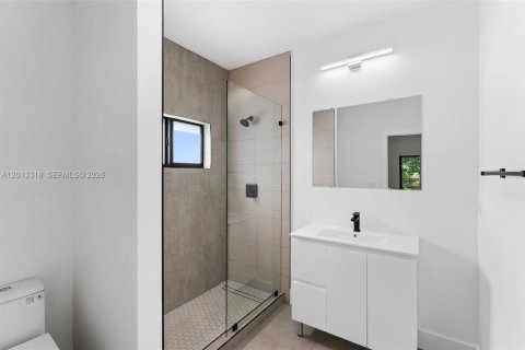 Villa ou maison à louer à Miami, Floride: 4 chambres, 165.92 m2 № 2076191 - photo 10