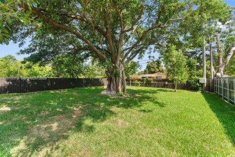 Villa ou maison à louer à Miami, Floride: 4 chambres, 165.92 m2 № 2076191 - photo 12