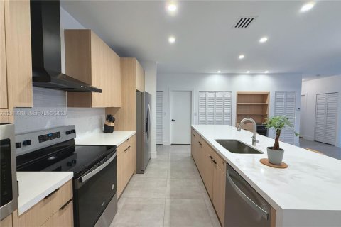Villa ou maison à louer à Miami, Floride: 4 chambres, 165.92 m2 № 2076191 - photo 4