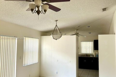 Снять в аренду виллу или дом в Коконат Крик, Флорида 3 спальни, 130.16м2, № 1992319 - фото 5