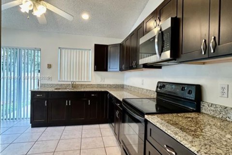 Снять в аренду виллу или дом в Коконат Крик, Флорида 3 спальни, 130.16м2, № 1992319 - фото 6