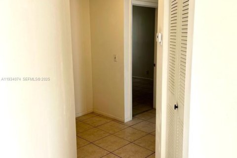 Снять в аренду виллу или дом в Коконат Крик, Флорида 3 спальни, 130.16м2, № 1992319 - фото 30