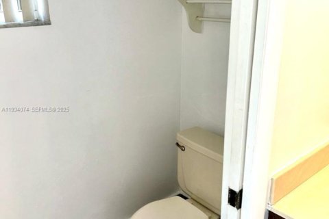 Снять в аренду виллу или дом в Коконат Крик, Флорида 3 спальни, 130.16м2, № 1992319 - фото 20