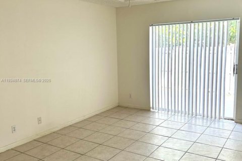 Снять в аренду виллу или дом в Коконат Крик, Флорида 3 спальни, 130.16м2, № 1992319 - фото 12