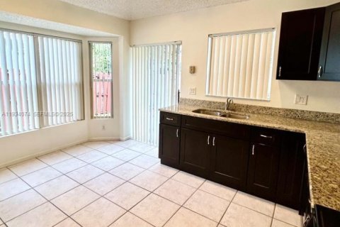 Снять в аренду виллу или дом в Коконат Крик, Флорида 3 спальни, 130.16м2, № 1992319 - фото 8