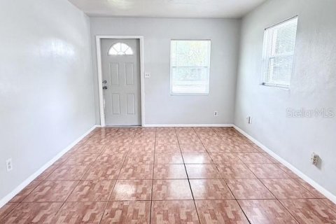 Villa ou maison à louer à Orlando, Floride: 3 chambres, 78.04 m2 № 2411642 - photo 4