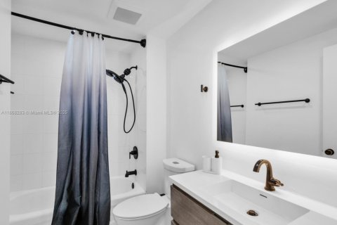 Condominio en alquiler en Miami, Florida, 2 dormitorios, 103.68 m2 № 1928608 - foto 20