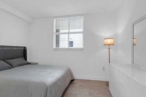Condo in Miami, Florida, 2 bedrooms  № 1928608 - photo 18