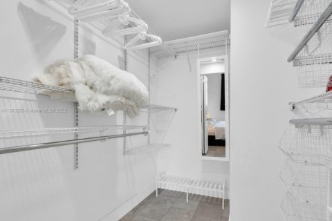 Condominio en alquiler en Miami, Florida, 2 dormitorios, 103.68 m2 № 1928608 - foto 17