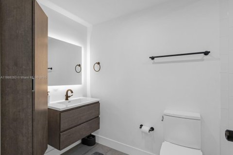 Copropriété à louer à Miami, Floride: 2 chambres, 103.68 m2 № 1928608 - photo 22
