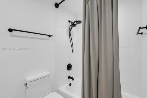 Condominio en alquiler en Miami, Florida, 2 dormitorios, 103.68 m2 № 1928608 - foto 21
