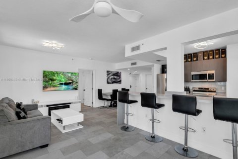 Condominio en alquiler en Miami, Florida, 2 dormitorios, 103.68 m2 № 1928608 - foto 8