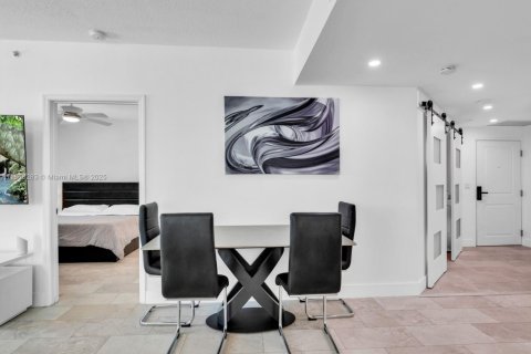 Condominio en alquiler en Miami, Florida, 2 dormitorios, 103.68 m2 № 1928608 - foto 14