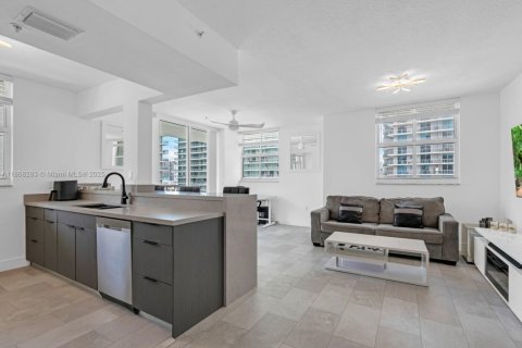 Condominio en alquiler en Miami, Florida, 2 dormitorios, 103.68 m2 № 1928608 - foto 5