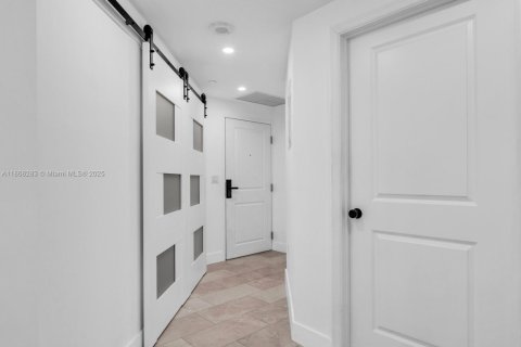 Copropriété à louer à Miami, Floride: 2 chambres, 103.68 m2 № 1928608 - photo 23