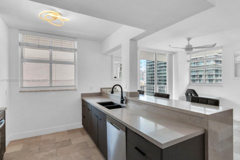 Condominio en alquiler en Miami, Florida, 2 dormitorios, 103.68 m2 № 1928608 - foto 7