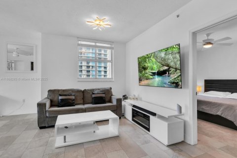 Condominio en alquiler en Miami, Florida, 2 dormitorios, 103.68 m2 № 1928608 - foto 2