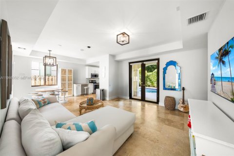 Casa en venta en Miami, Florida, 4 dormitorios, 269.04 m2 № 2027870 - foto 5