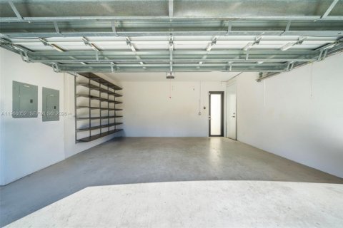 Casa en venta en Miami, Florida, 4 dormitorios, 269.04 m2 № 2027870 - foto 15