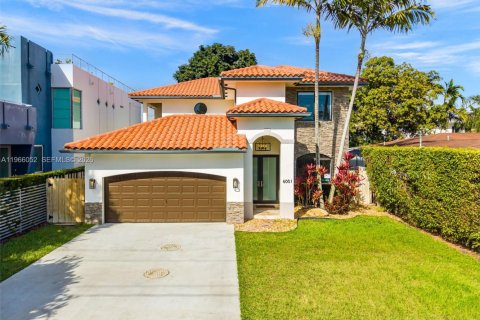 House in Miami, Florida 4 bedrooms, 269.04 sq.m. № 2027870